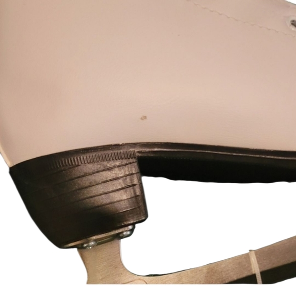 Kids/Girls AMERICAN ATHLETIC SHOE Leather Lined Figure Skates White Size 2 - Picture 8 of 12